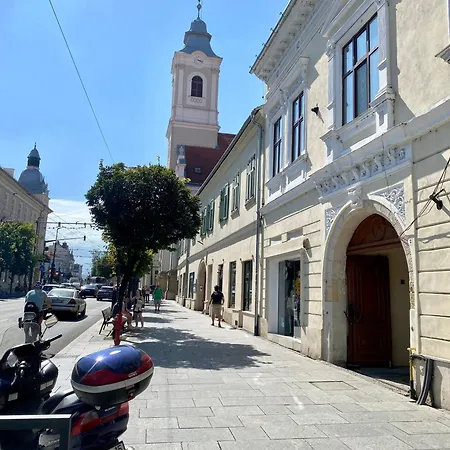 Frank's In The Old Apartamento