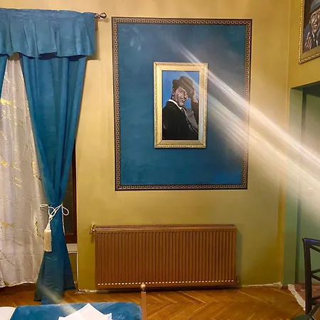 Frank's In The Old Apartment *