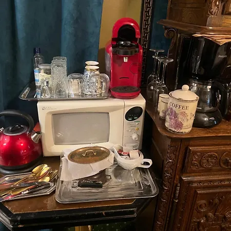 Frank's In The Old Apartamento