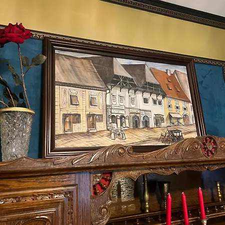 Frank's In The Old Daire