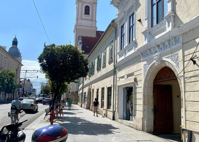 Frank's In The Old Daire