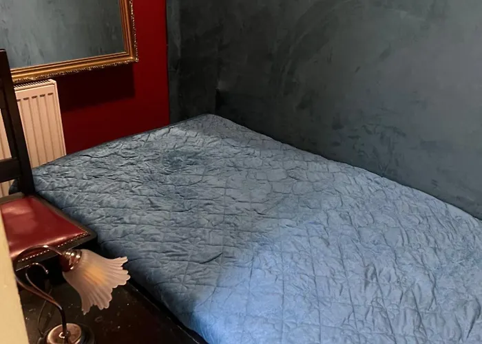 Frank's In The Old Apartamento