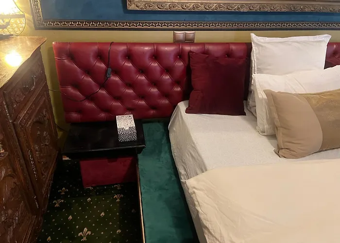 Frank's In The Old *